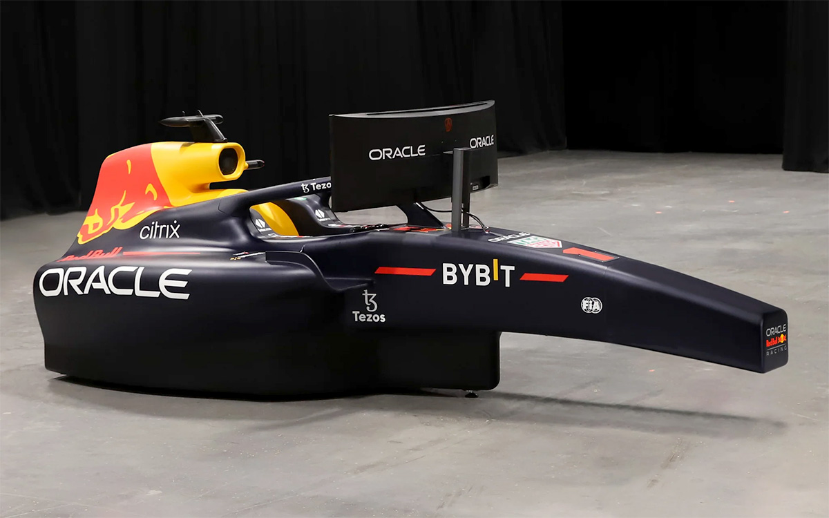 レッドブルの2022年型F1マシン「RB18」を模したシミュレーター「2022 Oracle Red Bull Racing Rb18 Show Car Simulator – Race Edition」