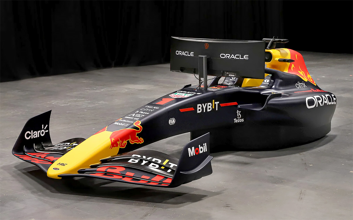レッドブルの2022年型F1マシン「RB18」を模したシミュレーター「2022 Oracle Red Bull Racing Rb18 Show Car Simulator – Champion Edition」