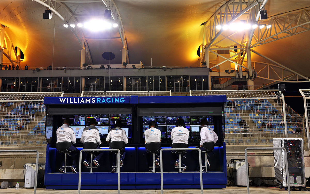ウィリアムズのピットウォール、2023年3月3日F1バーレーンGP