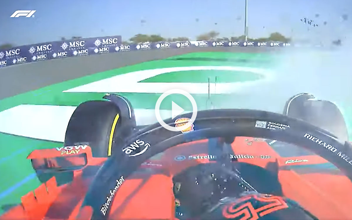 スピンを喫するフェラーリのカルロス・サインツ、2023年F1バーレーンGPFP1