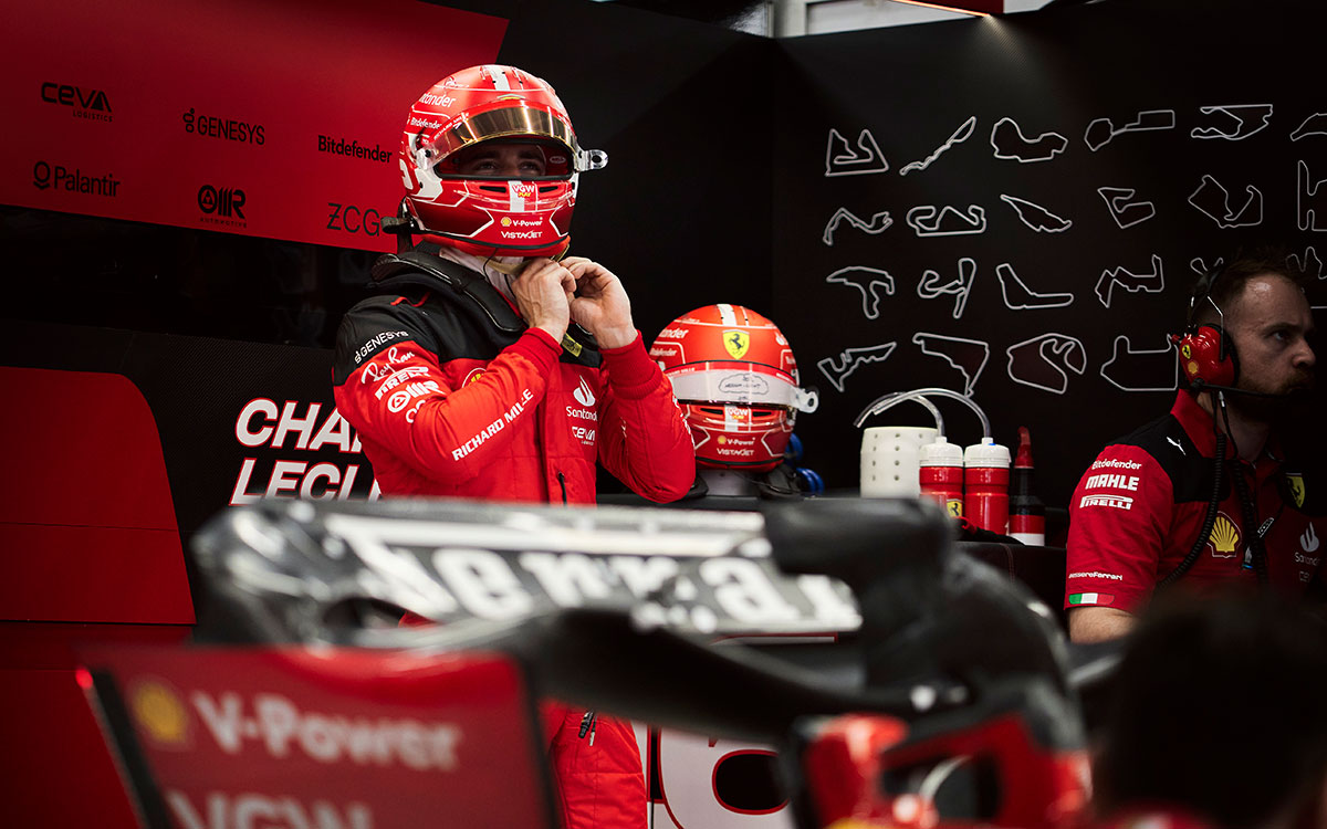 予選に向けて準備するシャルル・ルクレール（フェラーリ）、2023年3月18日F1サウジアラビアGP
