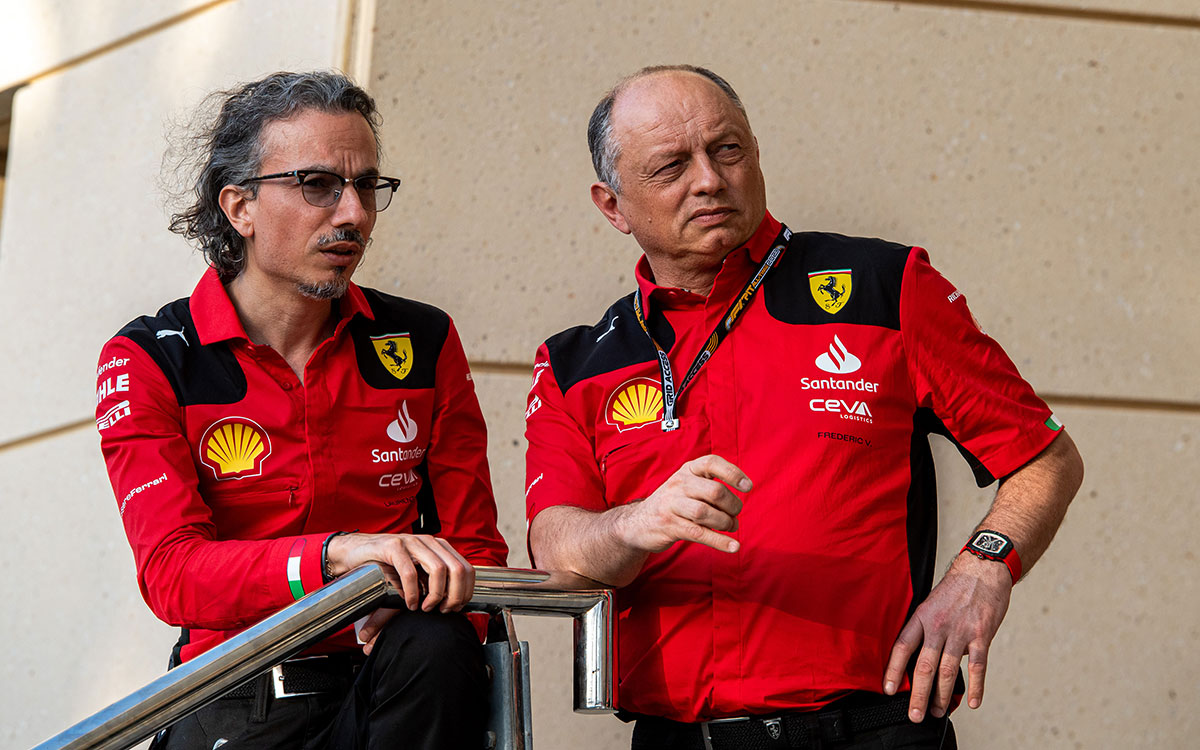 フェラーリのスポーティング・ディレクターを務めるローラン・メキーズとフレデリック・バスール代表、2023年3月4日F1バーレーンGP