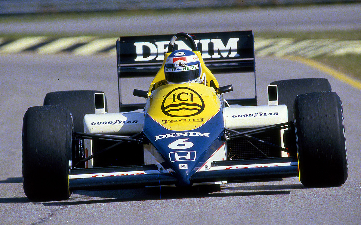 ホンダエンジンを搭載するウィリアムズの1985年型F1マシン「FW10」をドライブするケケ・ロズベルグ
