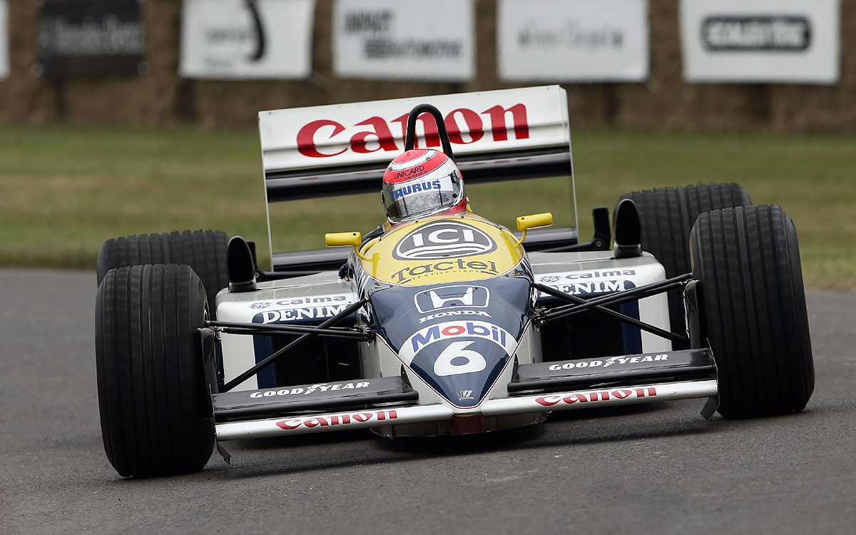 ホンダエンジンを搭載するウィリアムズの1986年型F1マシン「FW11」をドライブするネルソン・ピケJr.、2005年6月26日グッドウッド・フェスティバル・オブ・スピード