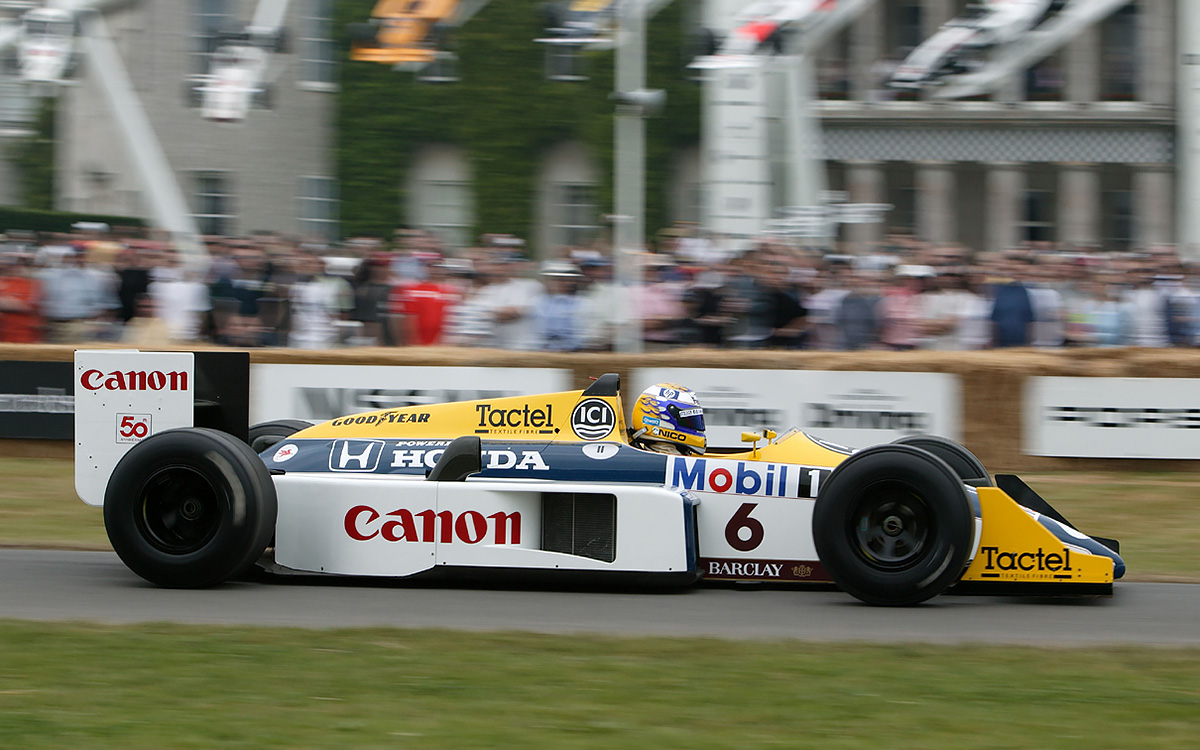 ホンダエンジンを搭載するウィリアムズの1986年型F1マシン「FW11」をドライブするニコ・ロズベルグ、2005年6月26日グッドウッド・フェスティバル・オブ・スピード