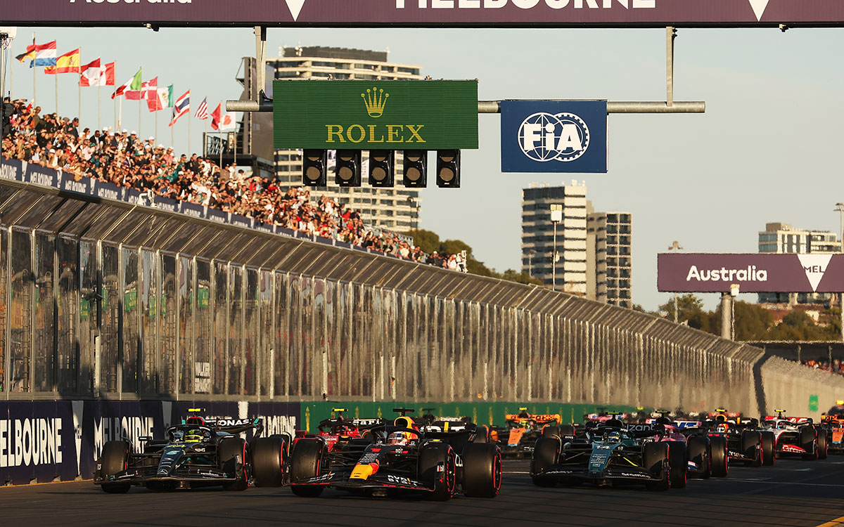 ブラックアウト直後のアルバート・パーク・サーキットのホームストレート、2023年4月2日F1オーストラリアGP決勝レース