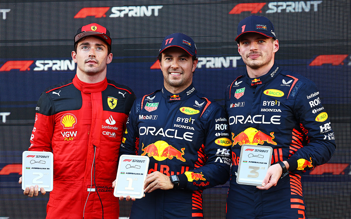 2位シャルル・ルクレール（フェラーリ）、優勝セルジオ・ペレス（レッドブル）、3位マックス・フェルスタッペン（レッドブル）、2023年4月29日F1アゼルバイジャンGPスプリント