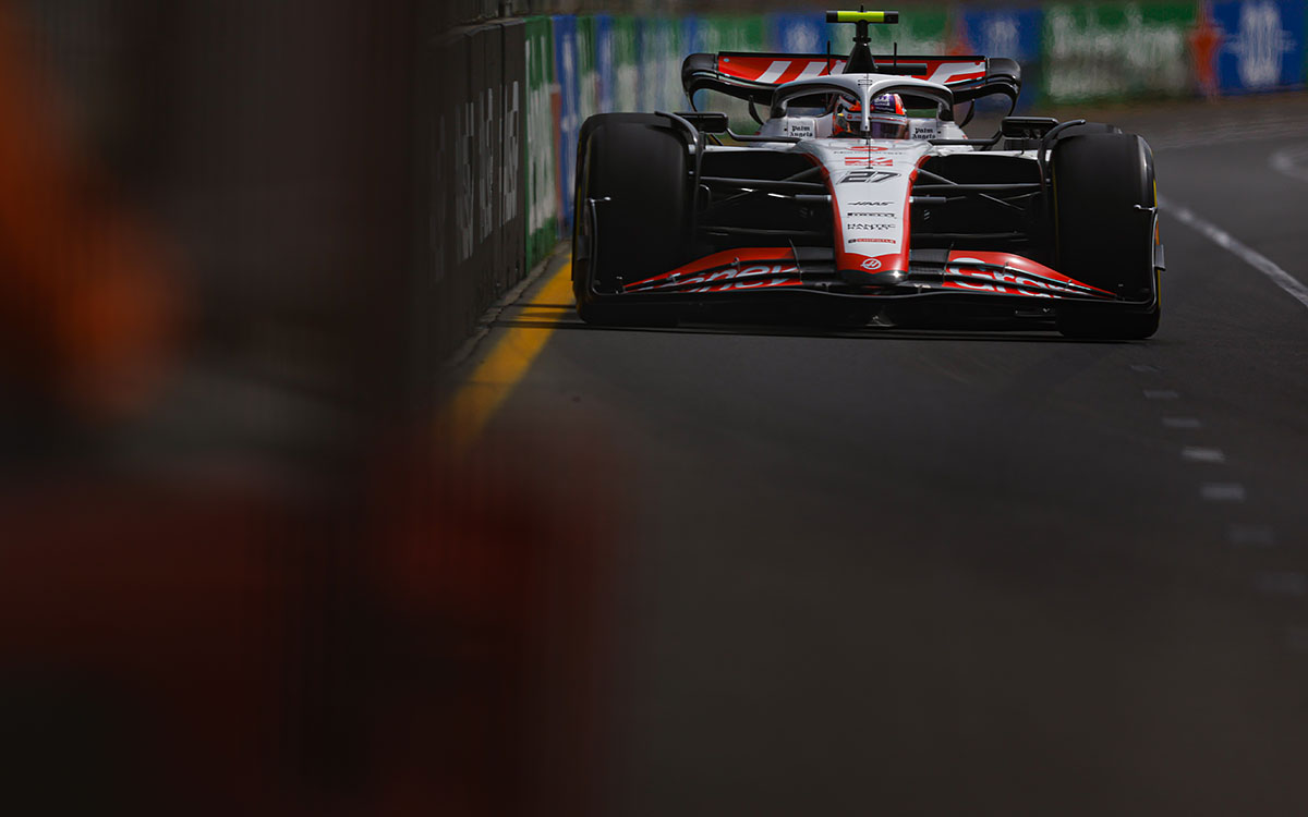 アルバート・パーク・サーキットを周回するニコ・ヒュルケンベルグ（ハース）、2023年4月2日F1オーストラリアGP決勝レース