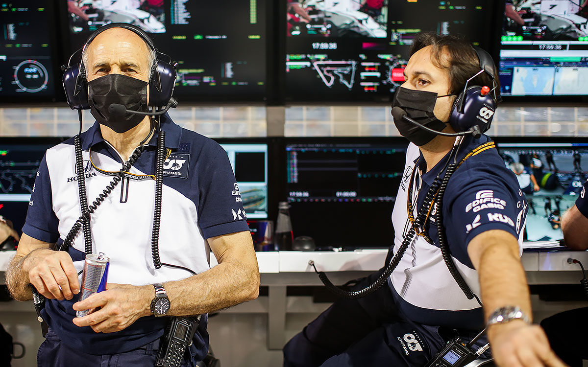 スクーデリア・アルファタウリのフランツ・トスト代表とレースストラテジー部門を率いるマルコ・ペローネ、2021年3月26日F1バーレーンGP