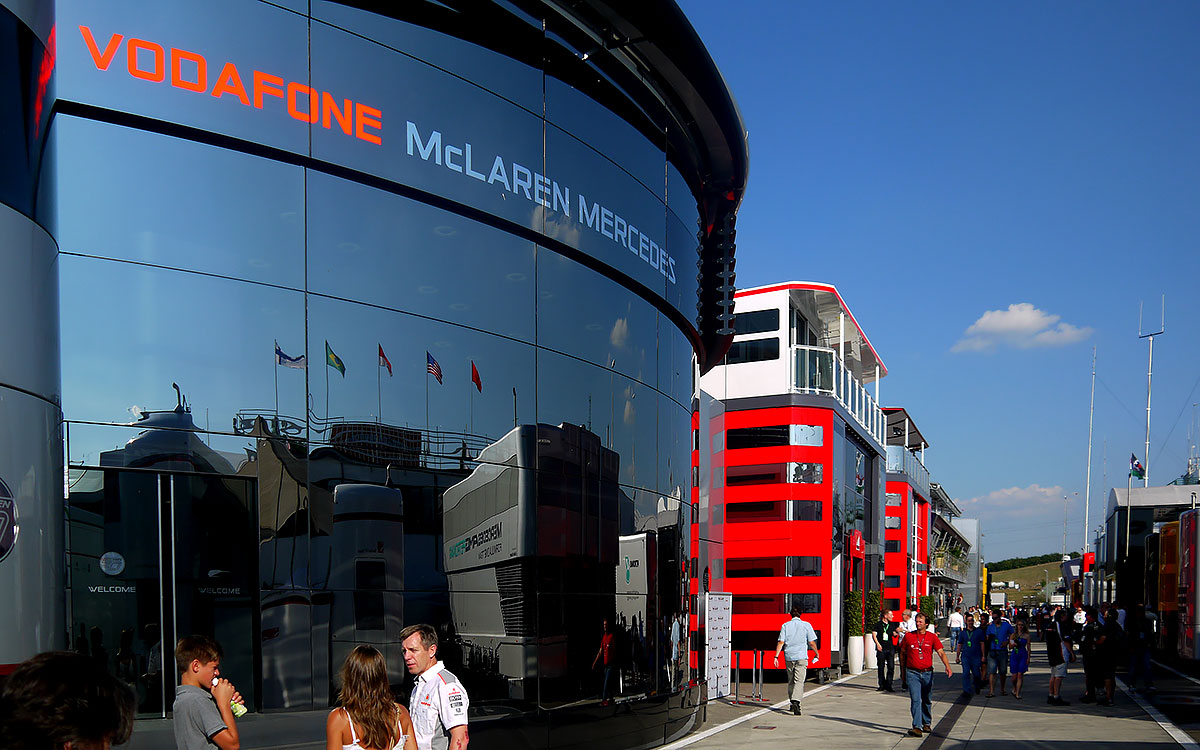 ボーダフォン・マクラーレン・メルセデスのF1ブランドセンター、2013年7月26日F1ハンガリーGPにて