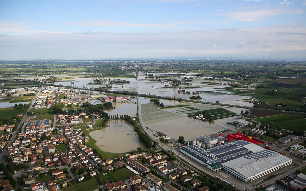 豪雨により被災したイタリア・ボローニャの空撮画像、2023年5月3日