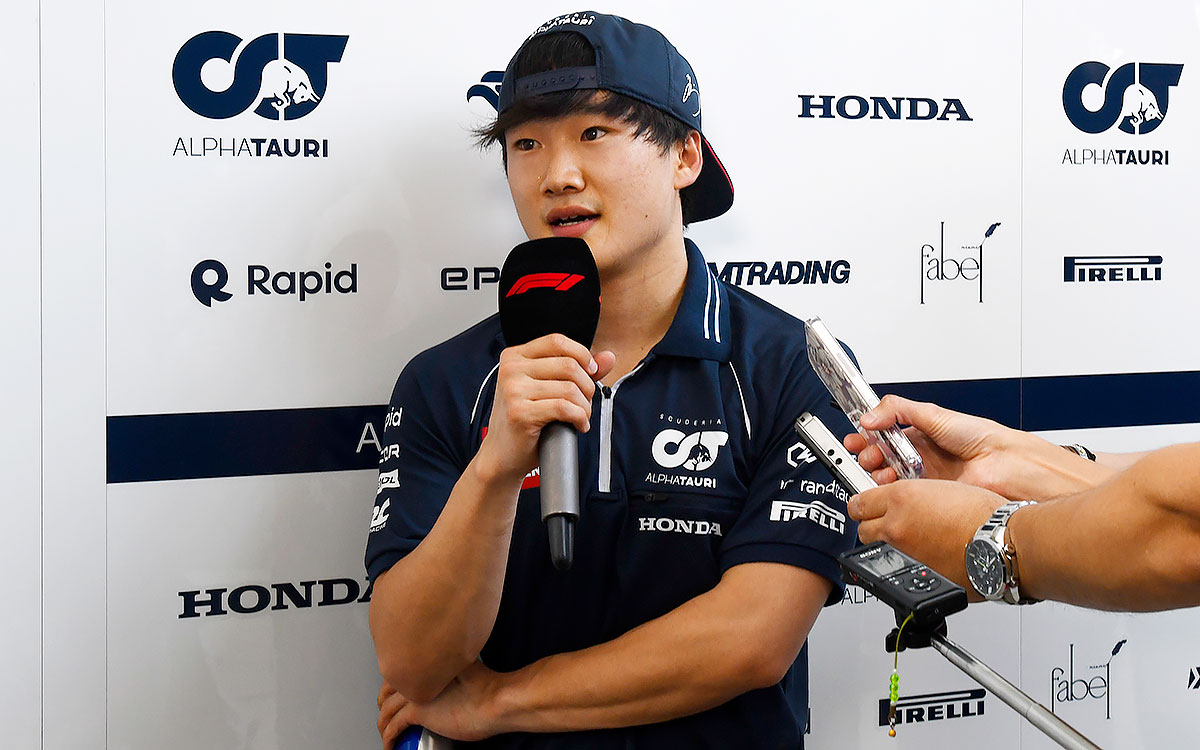 フリー走行を終えてインタビューに応じる角田裕毅（アルファタウリ）、2023年5月5日F1マイアミGP