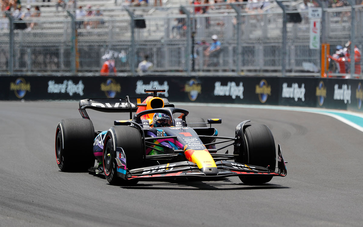 マイアミ・インターナショナル・オートドロームを周回するマックス・フェルスタッペン（レッドブル）、2023年5月5日F1マイアミGP FP1