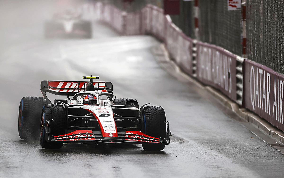 雨のモンテカルロ市街地コースを走行するハースのニコ・ヒュルケンベルグ-2023年F1モナコGP決勝