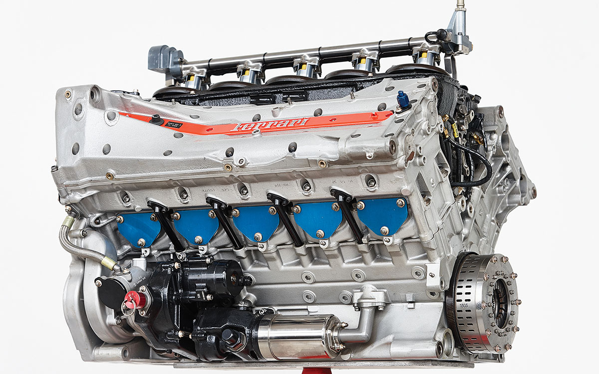 2,998cc DOHC 40バルブ ドライサンプ 75度V型10気筒、730馬力を発するフェラーリの1997年型F1エンジン (2)