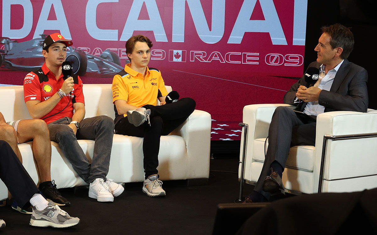 マイクを握るシャルル・ルクレール（フェラーリ）とオスカー・ピアストリ（マクラーレン）、2023年6月15日にジル・ビルヌーブ・サーキットで行われたF1カナダGPの木曜記者会見にて