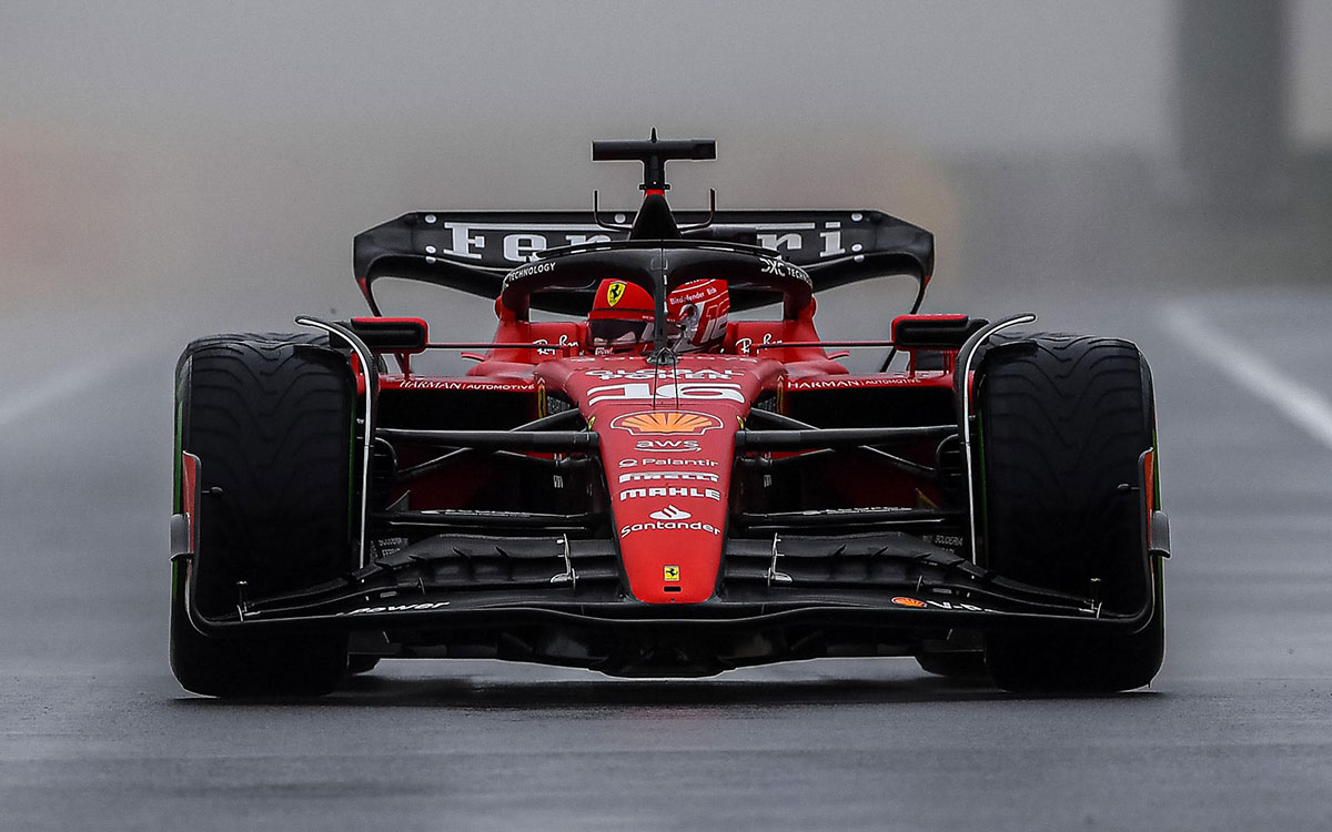 雨のジル・ビルヌーブ・サーキットを周回するシャルル・ルクレール（フェラーリ）、2023年6月17日F1カナダGP FP3