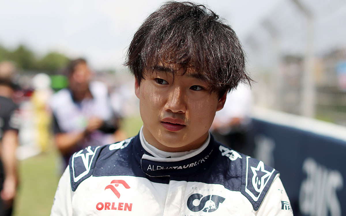 レース前のグリッドに立つ角田裕毅（アルファタウリ）、2023年6月4日F1スペインGP