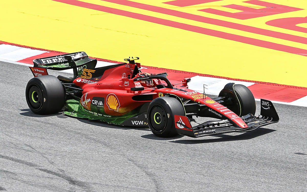 フロービズが塗られたアップグレード版のSF-23をドライブするカルロス・サインツ（フェラーリ）、2023年6月2日F1スペインGP