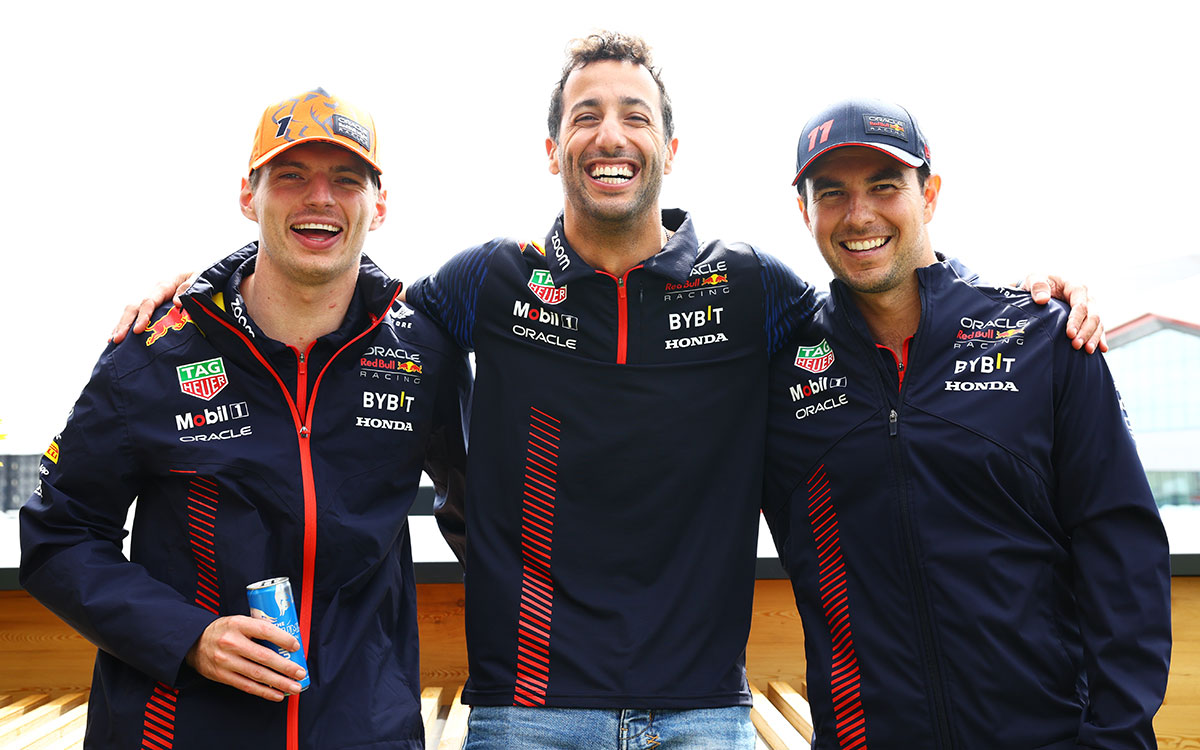 レッドブルのマックス・フェルスタッペン、ダニエル・リカルド、セルジオ・ペレス、2023年7月7日F1イギリスGP