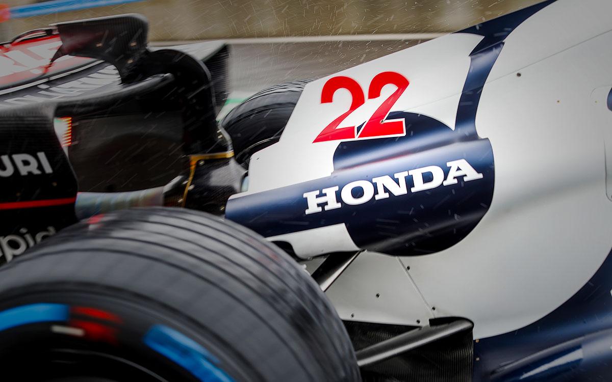 角田裕毅のアルファタウリAT04のエンジンカバーに掲載されている車番22とホンダのロゴ、2023年7月28日(金) F1ベルギーGP（スパ・フランコルシャン）