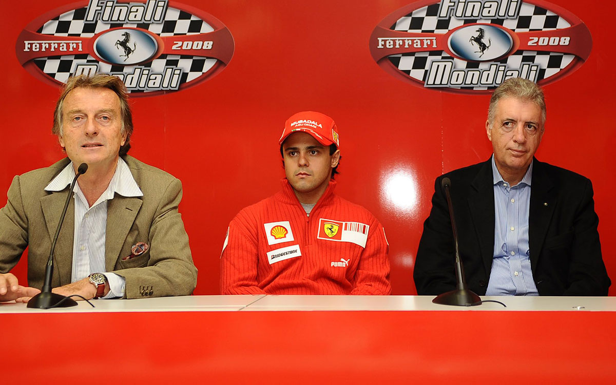 スクーデリア・フェラーリのルカ・ディ・モンテゼーモロ社長とF1ドライバーのフェリペ・マッサ、2008年11月9日にムジェロで行われたシーズン終了後の記者会見にて