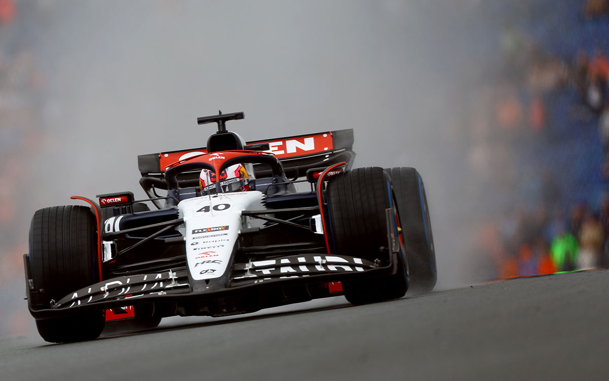 ウェットタイヤでザントフォールト・サーキットを周回するリアム・ローソン（アルファタウリ）、2023年8月26日F1オランダGP FP3