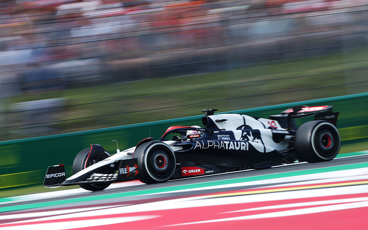モンツァ・サーキットで予選Q1を争うリアム・ローソン（アルファタウリ）、2023年9月2日F1イタリアGP
