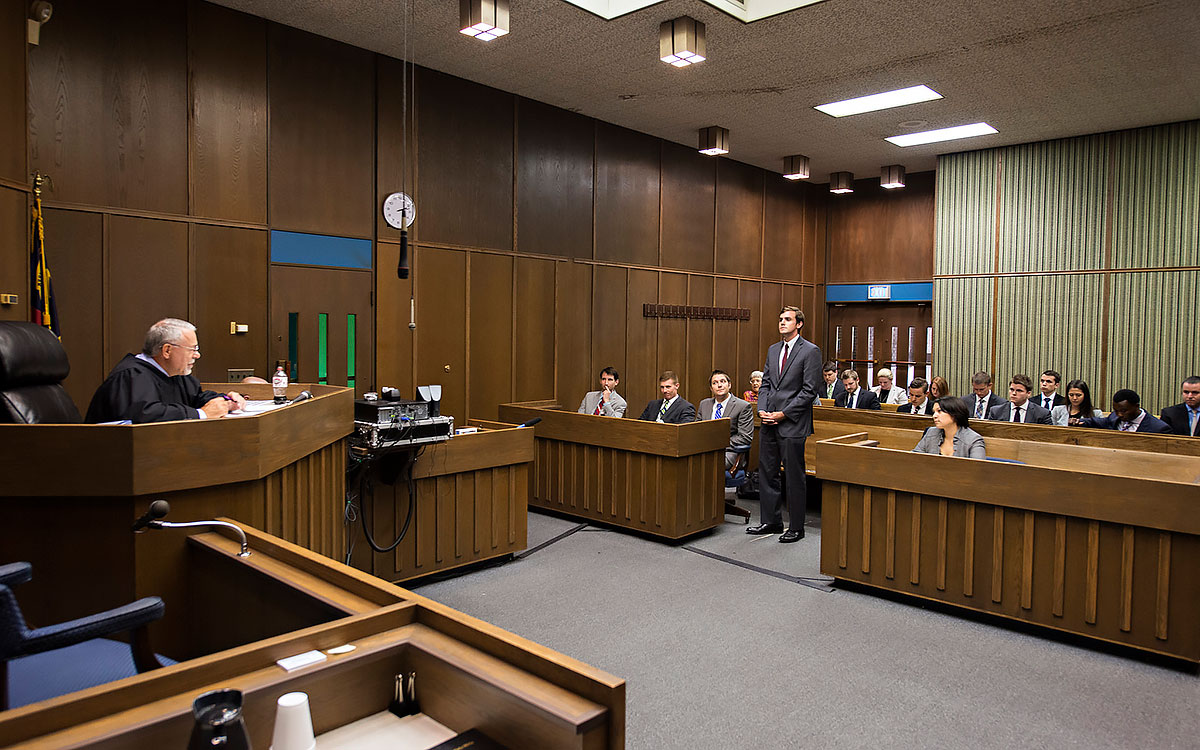 ウェイクフォレスト大学法学部の模擬裁判の様子、2014年9月8日