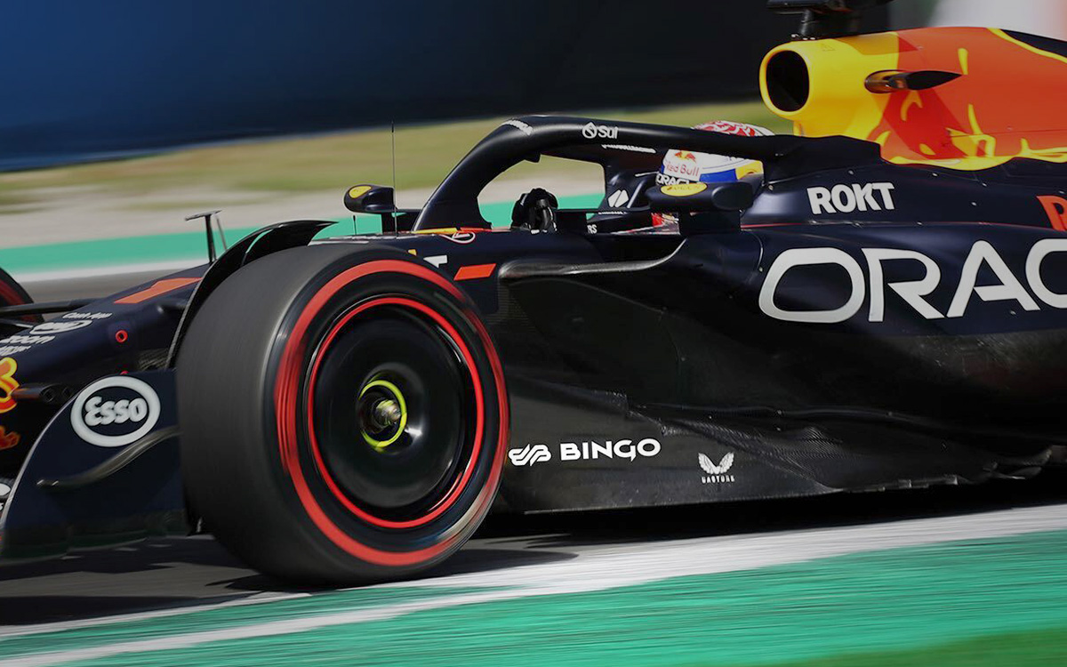マックス・フェルスタッペンがドライブするレッドブルRB19のフロアウイングに掲載された株式会社BINGOのロゴ、2023年F1日本GP