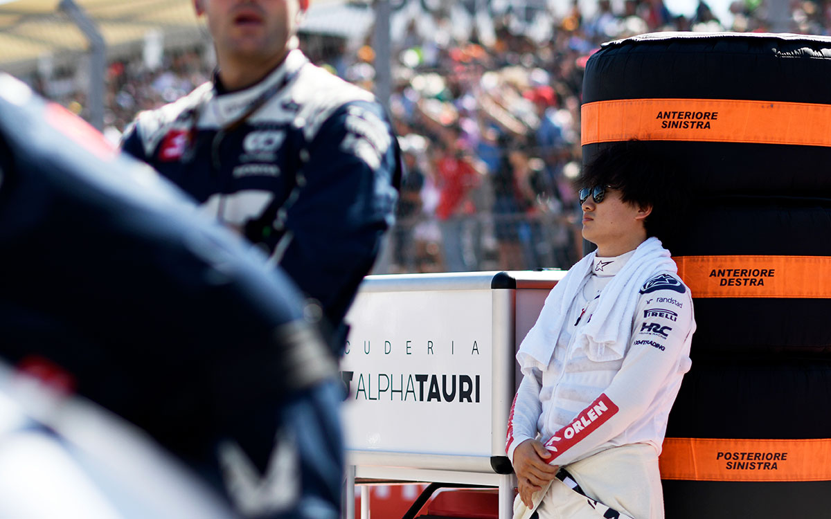 グリッドでレース開始を待つ角田裕毅（スクーデリア・アルファタウリ）、2023年10月22日(日) F1アメリカGP（サーキット・オブ・ジ・アメリカズ）