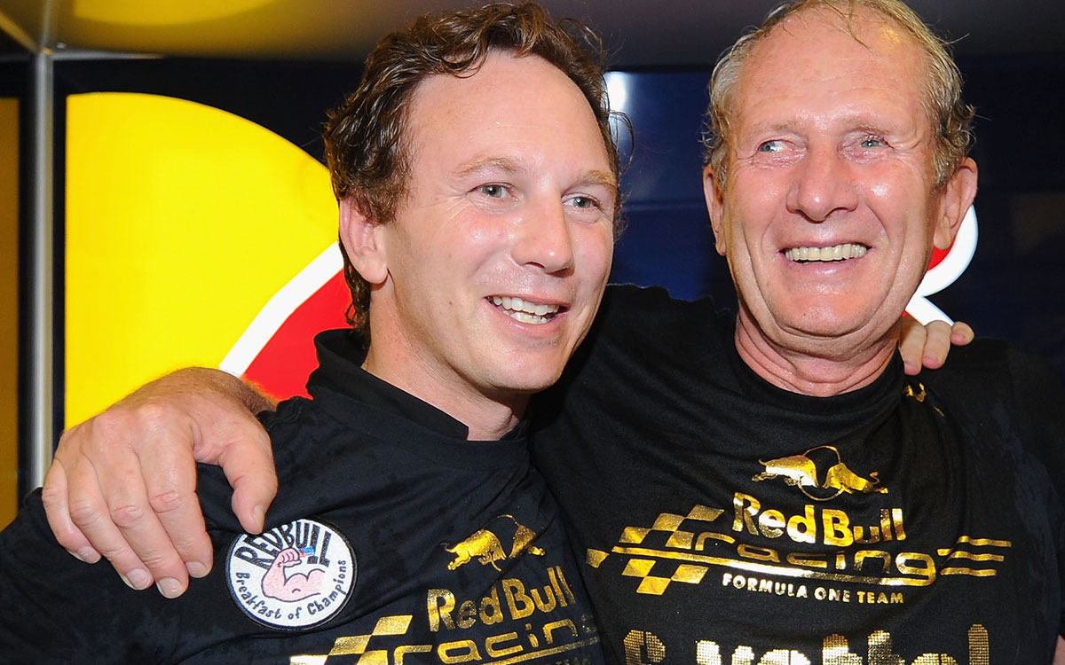 セバスチャン・ベッテルのF1ワールドチャンピオン獲得を喜ぶレッドブルのクリスチャン・ホーナー代表とヘルムート・マルコ、2010年11月14日(日) F1アブダビGP（ヤス・マリーナ・サーキット）