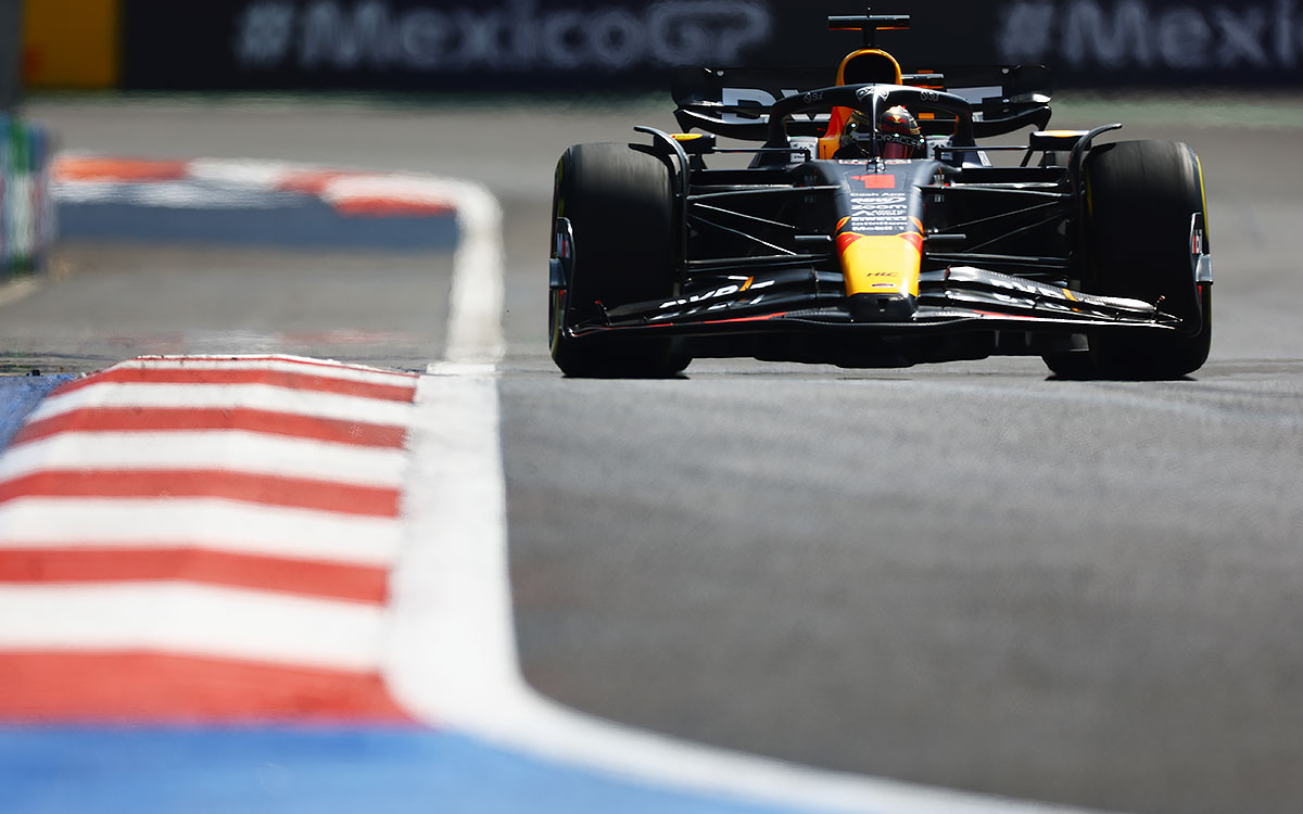 エルマノス・ロドリゲス・サーキットを周回するマックス・フェルスタッペン（レッドブル）、2023年10月27日F1メキシコGP FP1