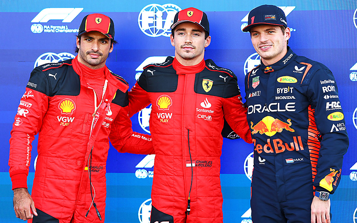 予選ポールのシャルル・ルクレール、2番手のカルロス・サインツと3番手のマックス・フェルスタッペントが並ぶ、2023年10月28日(土)-F1メキシコGP-予選（エルマノス・ロドリゲス・サーキット）