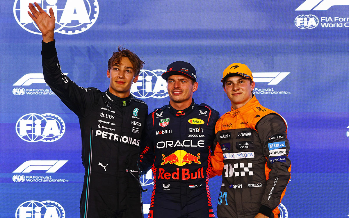 ポールポジションのマックス・フェルスタッペン（レッドブル）、2番手ジョージ・ラッセル（メルセデス）、6番手に降格される前の3番手オスカー・ピアストリ（マクラーレン）、2023年10月6日(金) F1カタールGP予選後のパルクフェルメにて