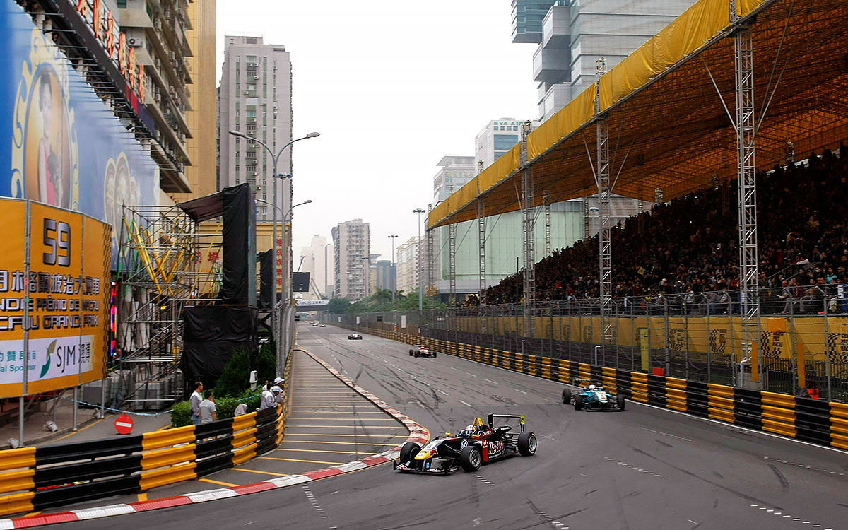 ギア・サーキットを周回するカルロス・サインツ、2012年11月18日(日) マカオGP F3