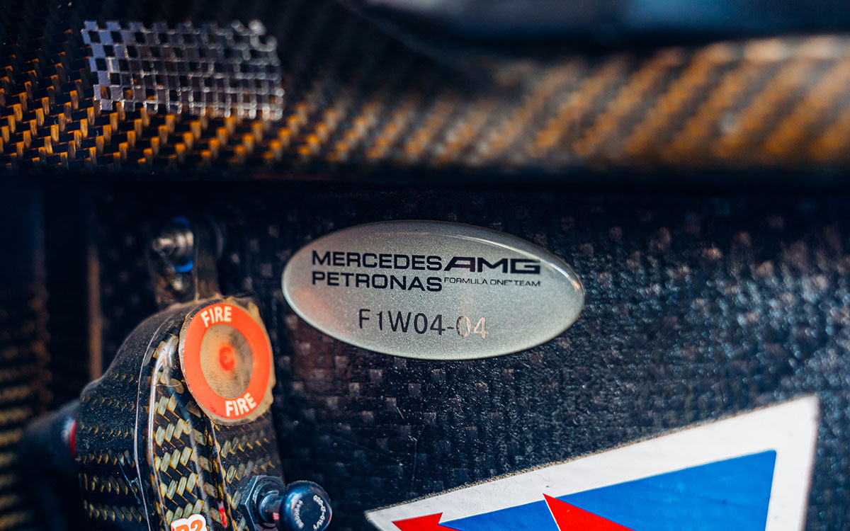 ルイス・ハミルトンが2013年にドライブしたメルセデスF1マシン「W04-04」コックピット内の刻印