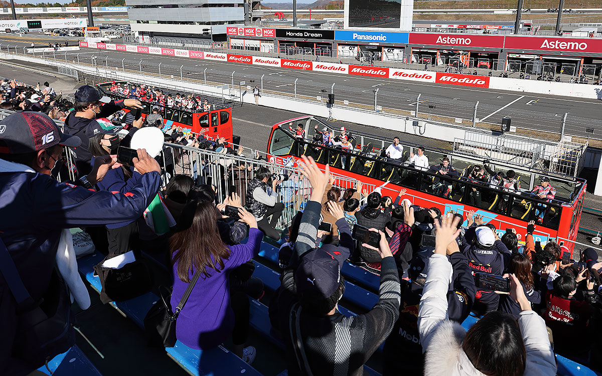 Honda Racing THANKS DAY 2022 のセレモニーの様子、2022年11月27日モビリティリゾートもてぎ