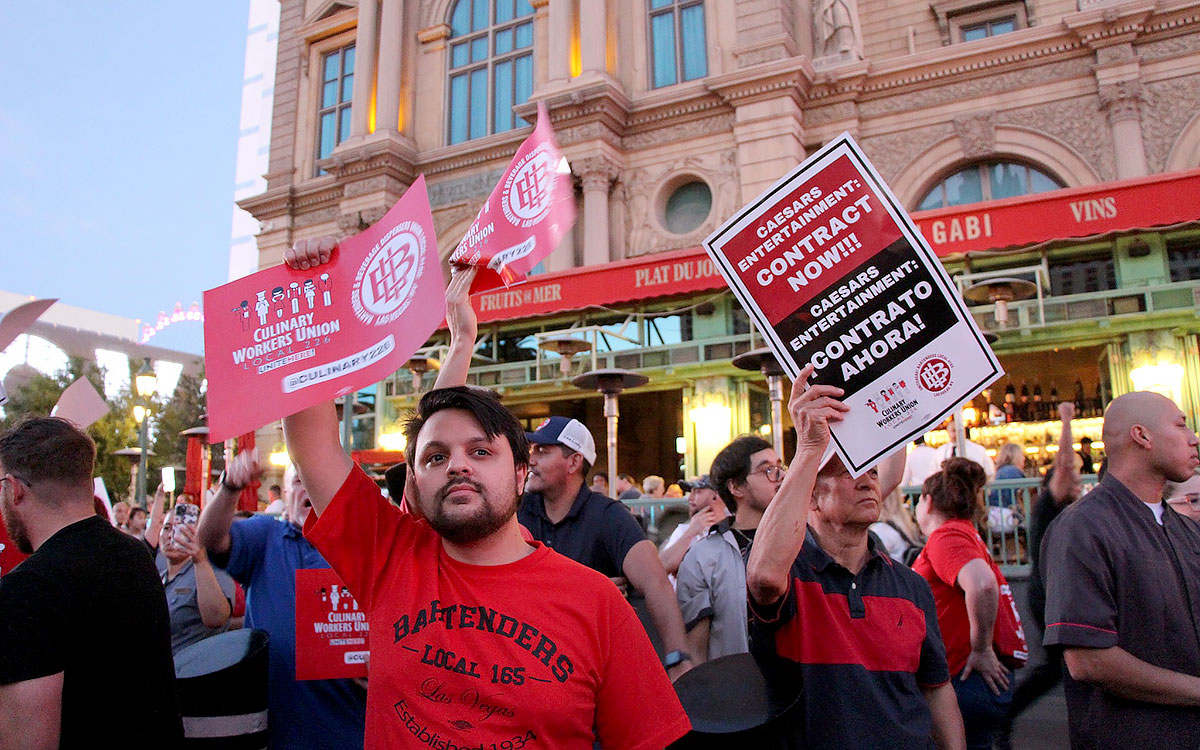 ピケッティングに参加するカリナリー労働組合員、2013年10月26日ラスベガス市街地にて
