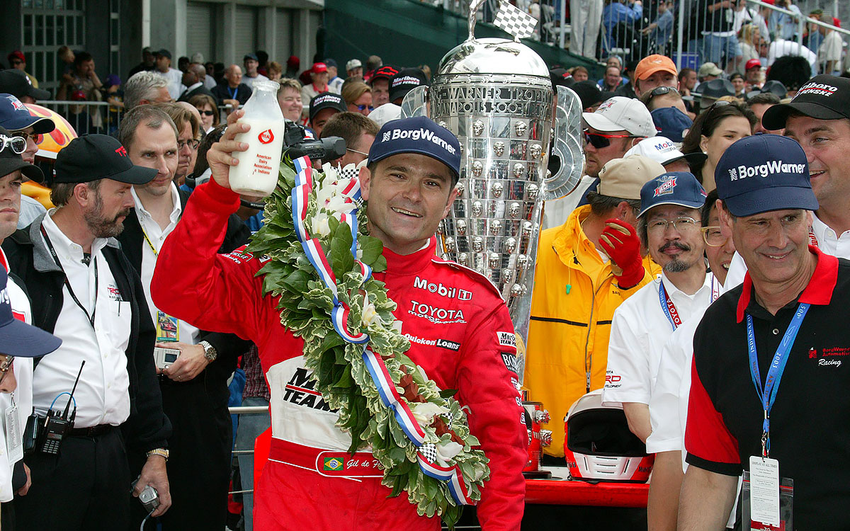 インディアナポリス500マイルレースで優勝したジル・ド・フェラン、2003年5月25日