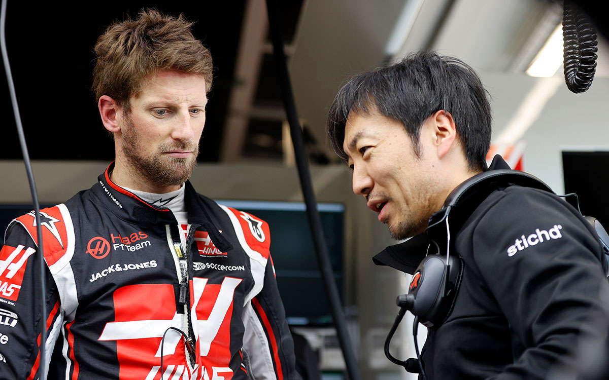 ロマン・グロージャン（ハースF1チーム）と小松礼雄、2018年2月18日F1プレシーズンテスト