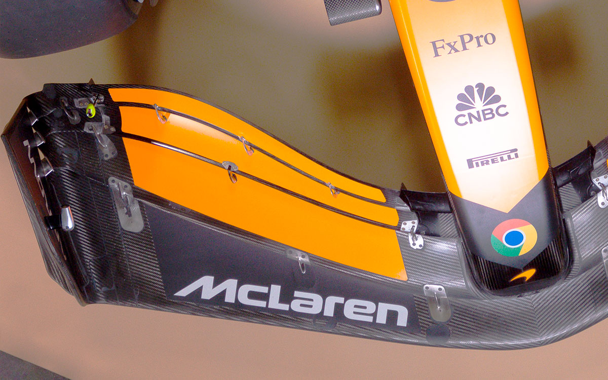 マクラーレンの2024年型F1マシン「MCL38」のフロントウイング、マクラーレン・テクノロジー・センターにて