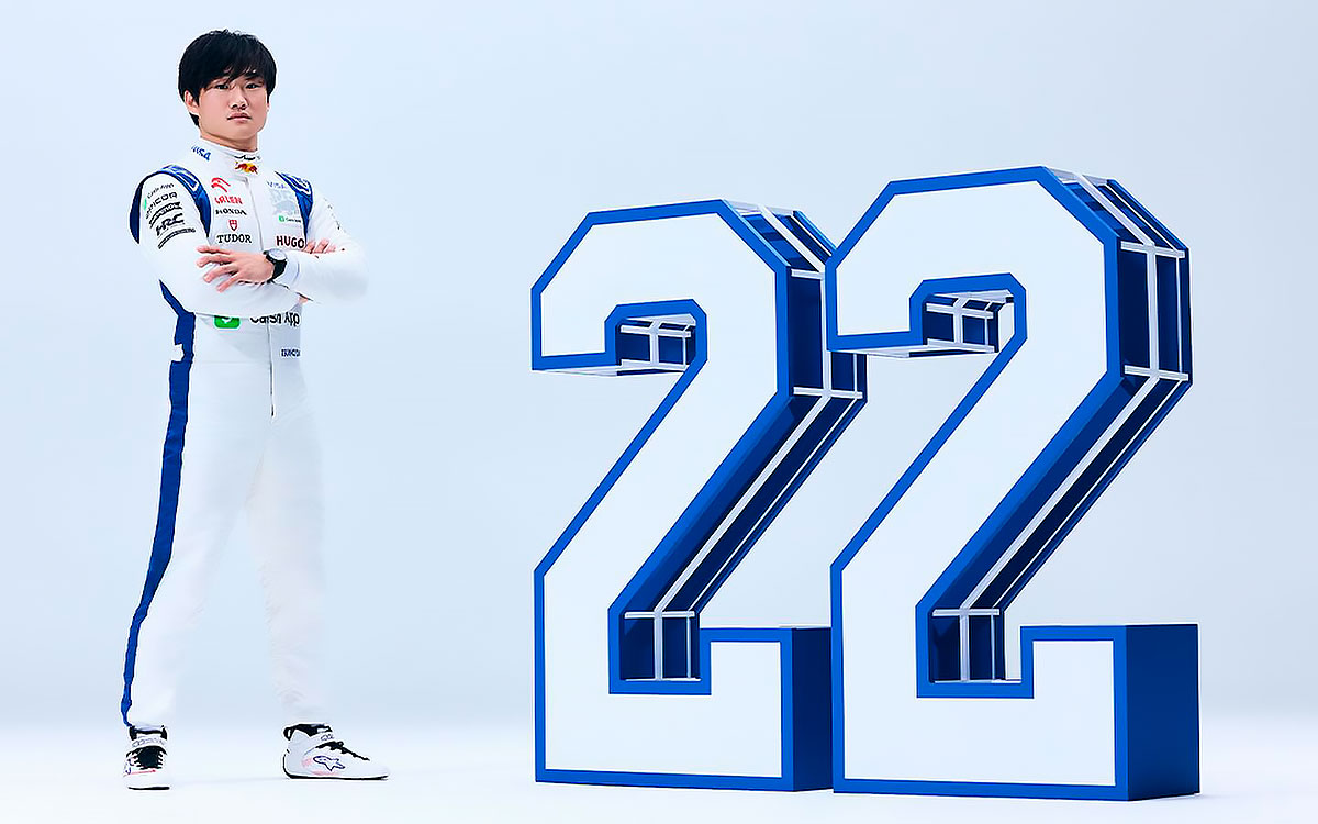 2024年仕様のレーシングスーツを着用したビザ・キャッシュアップRBフォーミュラ1チームの角田裕毅