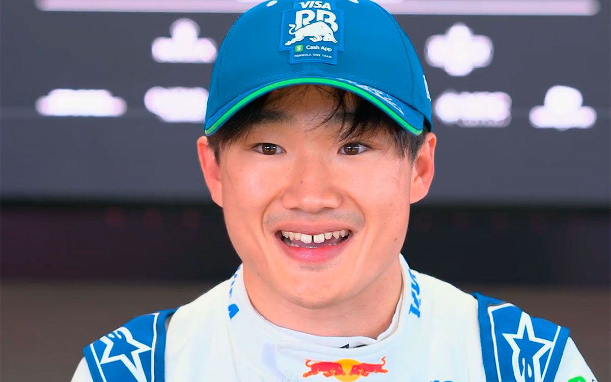 予選後のインタビューに応える笑顔の角田裕毅（RBフォーミュラ1）、2024年3月23日F1オーストラリアGP