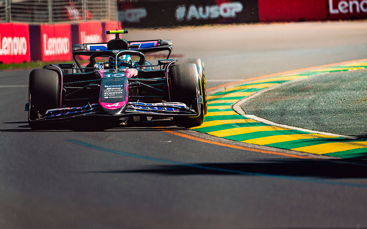 アルバート・パーク・サーキットを周回するピエール・ガスリー、2024年3月22日F1オーストラリアGP FP1