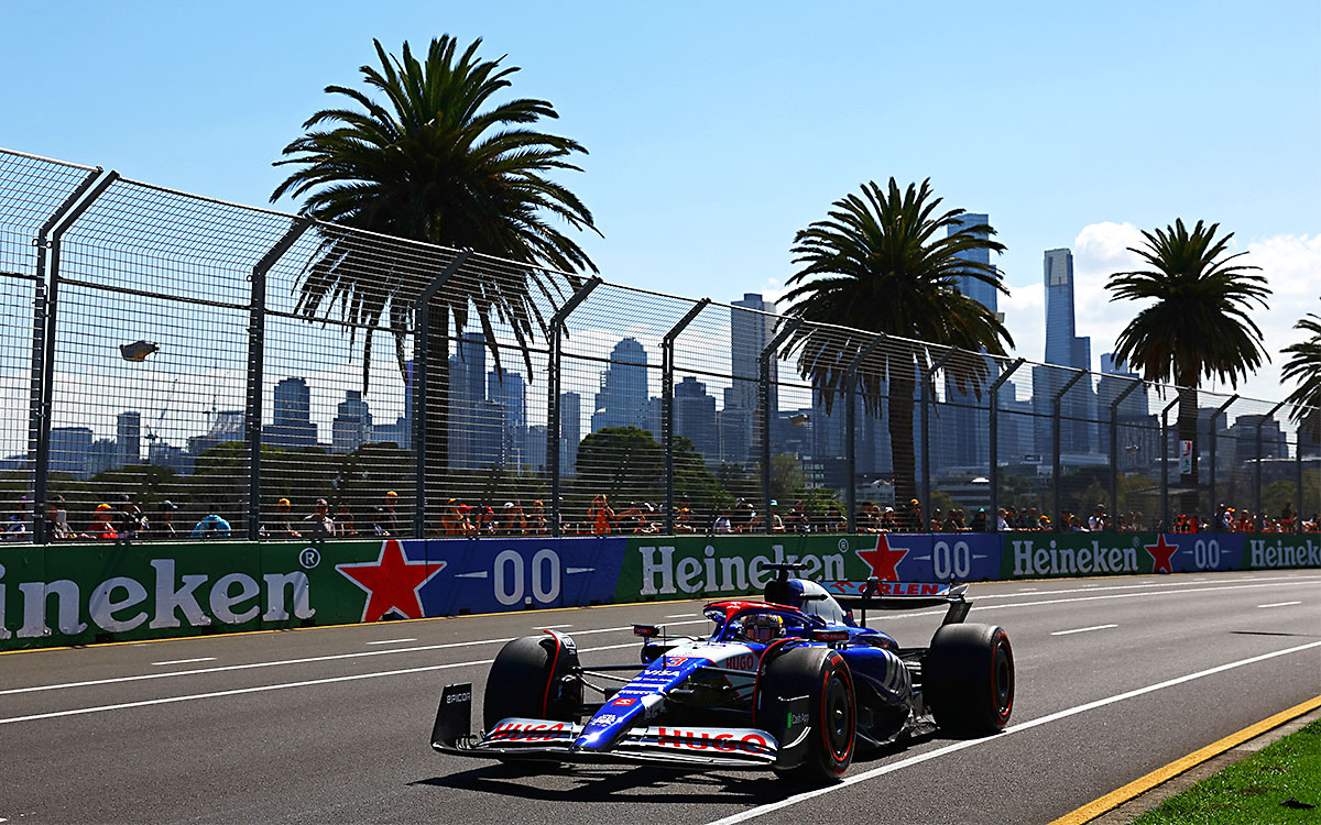 FP1でVCARB01を運転するダニエル・リカルド、2024年3月22日F1オーストラリアGP