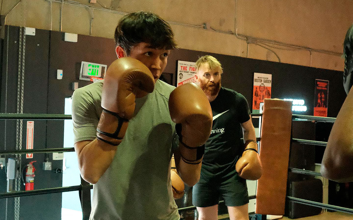 ボクシングを取り入れたフィジカルトレーニングに励むアレックス・アルボン（ウィリアムズ）、2024年1月アメリカ・ロサンゼルス