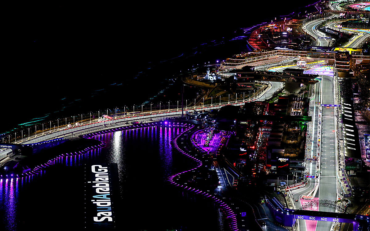 F1サウジアラビアGP予選のコース上-2024年3月8日ジェッダ市街地コース