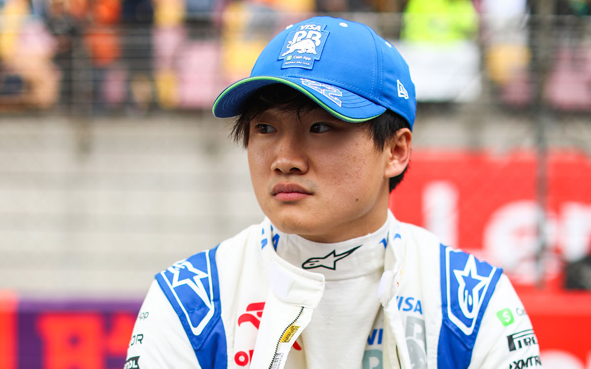 スプリントレースに向けてグリッド上でスタートを待つ角田裕毅（RBフォーミュラ1）、2024年4月20日F1中国GP