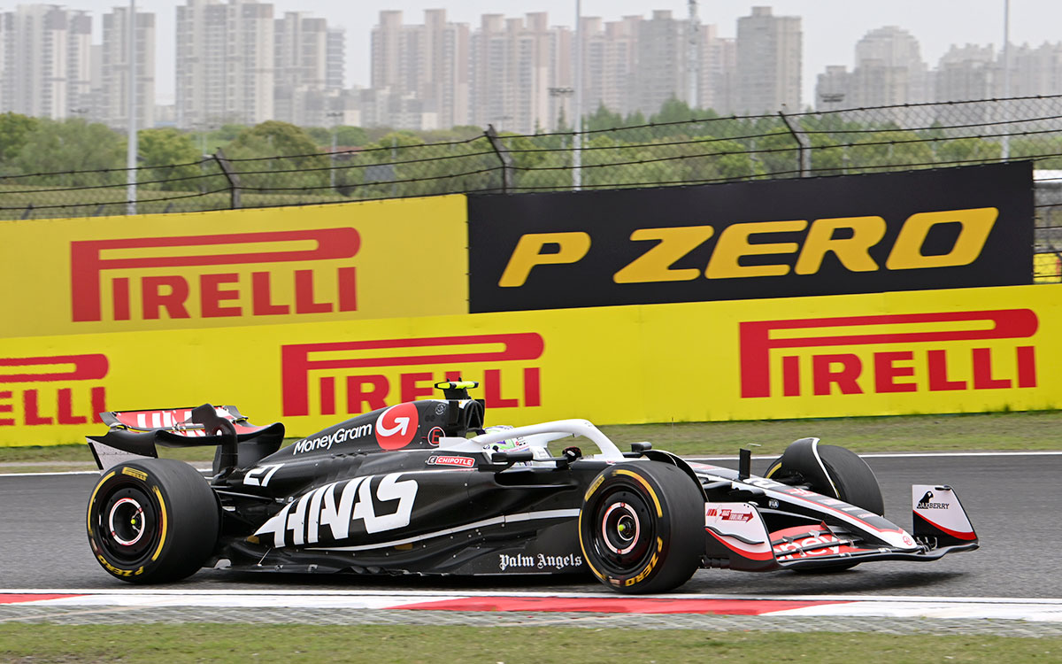 上海インターナショナル・サーキットを周回するニコ・ヒュルケンベルグ（ハース）、2024年4月19日F1中国GP